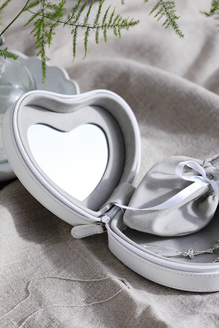 Heart Jewellery Case in Leather